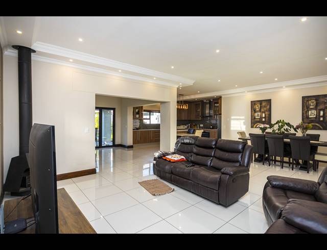 5 BEDROOM HOUSE TO LET IN PARKLANDS NORTH